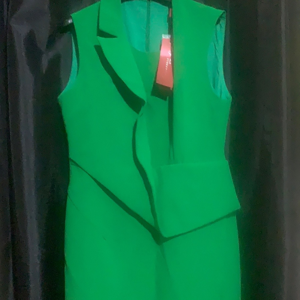 Green sleeveless dress